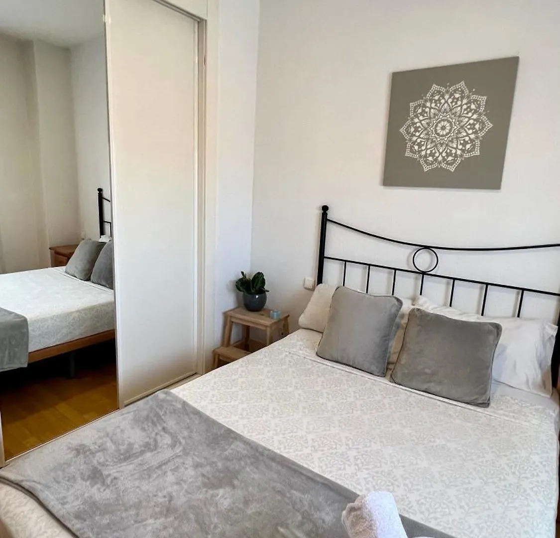 Deyanira Suite, Aeropuerto, Ifema contacts