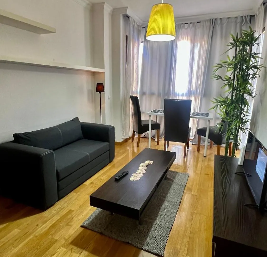 Deyanira Suite, Aeropuerto, Ifema Madrid Apartment